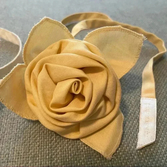 Paperwhite Flower Hair Ribbons - Pair - Picture 3 of 4